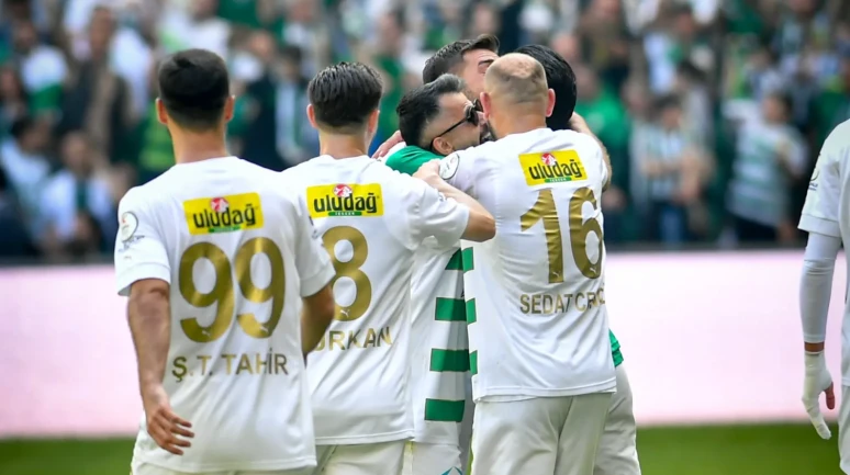 Bursaspor taraftarına farklı veda etti: 4-1