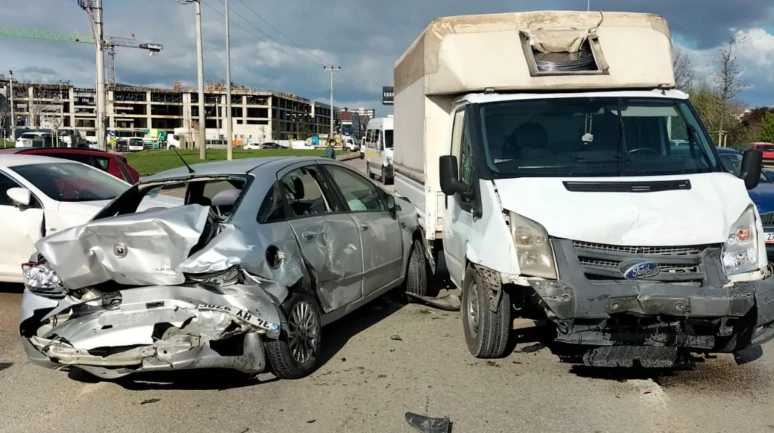 İzmir Yolu'nda zincirleme kaza!
