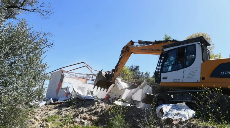 Osmangazi'de 25 kaçak yapı yıkıldı!