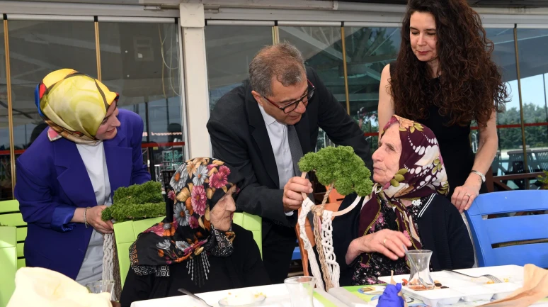 Alzheimer hastalarına Anneler Günü kutlaması
