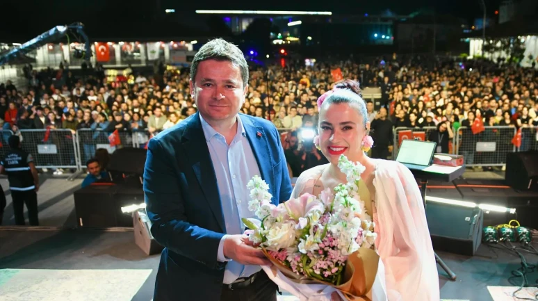 Osmangazi'de bayram coşkusu konserlerle yaşandı