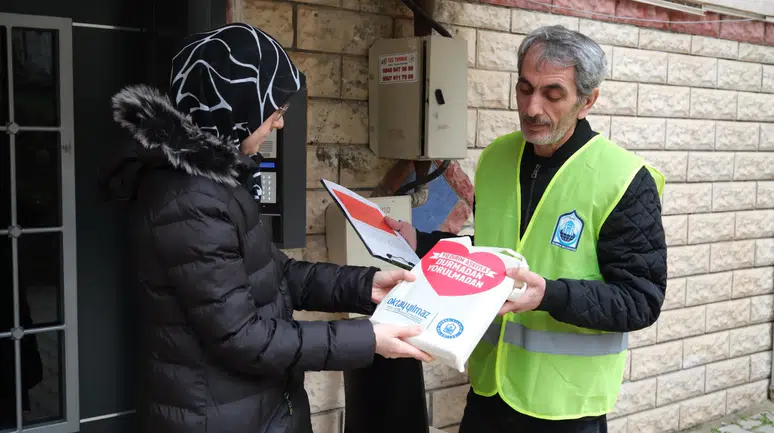 Yıldırım'da glutensiz baklava dağıtıldı