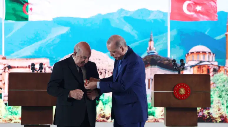 Cezayir Cumhurbaşkanı'na Devlet Nişanı verildi