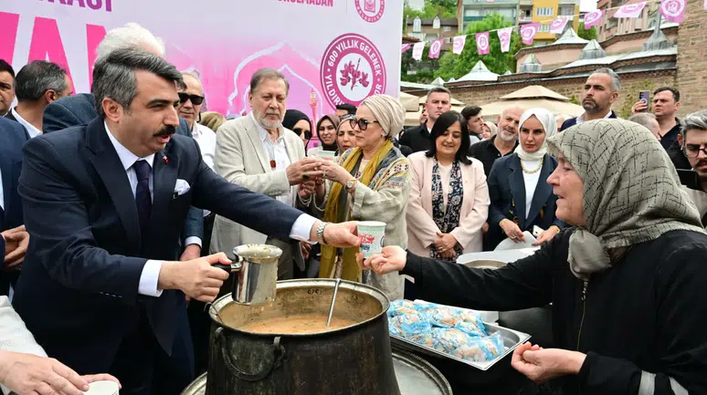 Yıldırım'da Erguvan Bayramı sona erdi