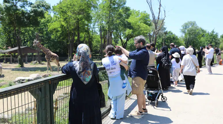 Bursa Hayvanat Bahçesi'ne bayramda ziyaretçi akını