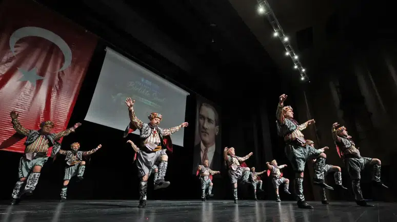 Bursa Büyükşehir’den ailelere sanat gecesi