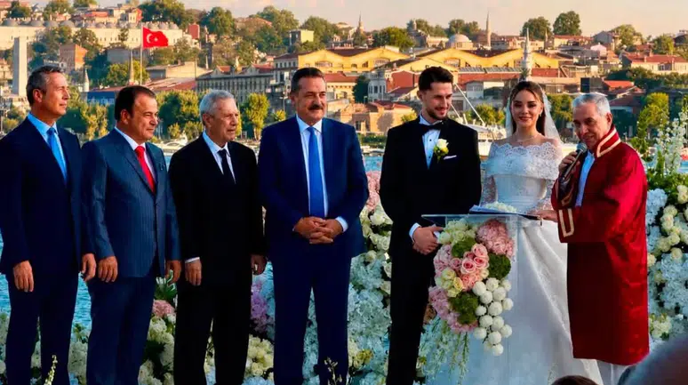 Faruk Çelik ünlü futbolcunun şahidi oldu