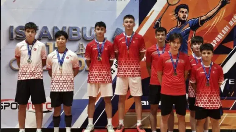 Badmintonda Bursa Büyükşehir rüzgarı