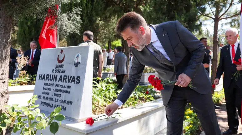 Bursa’da 15 Temmuz programı şehitlerden başladı