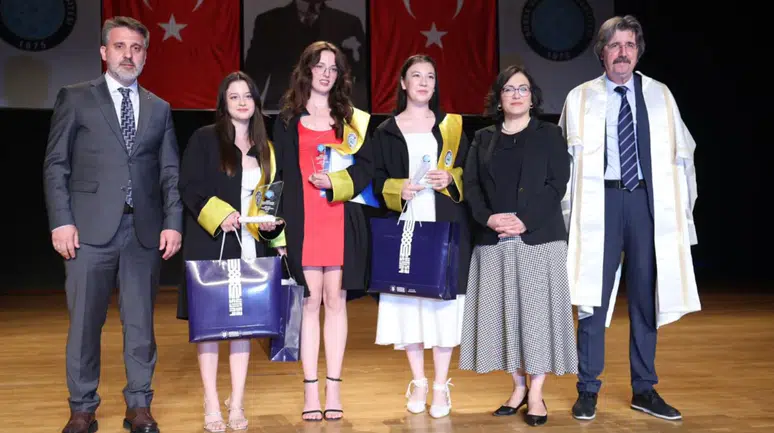Biba mezun olduğu okulda genç mimarları yalnız bırakmadı